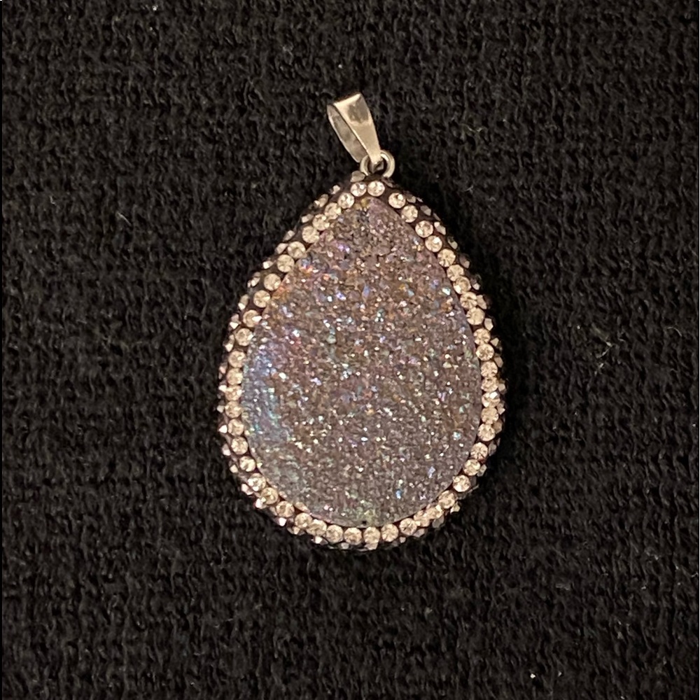 Necklace charm in faux stone and silver